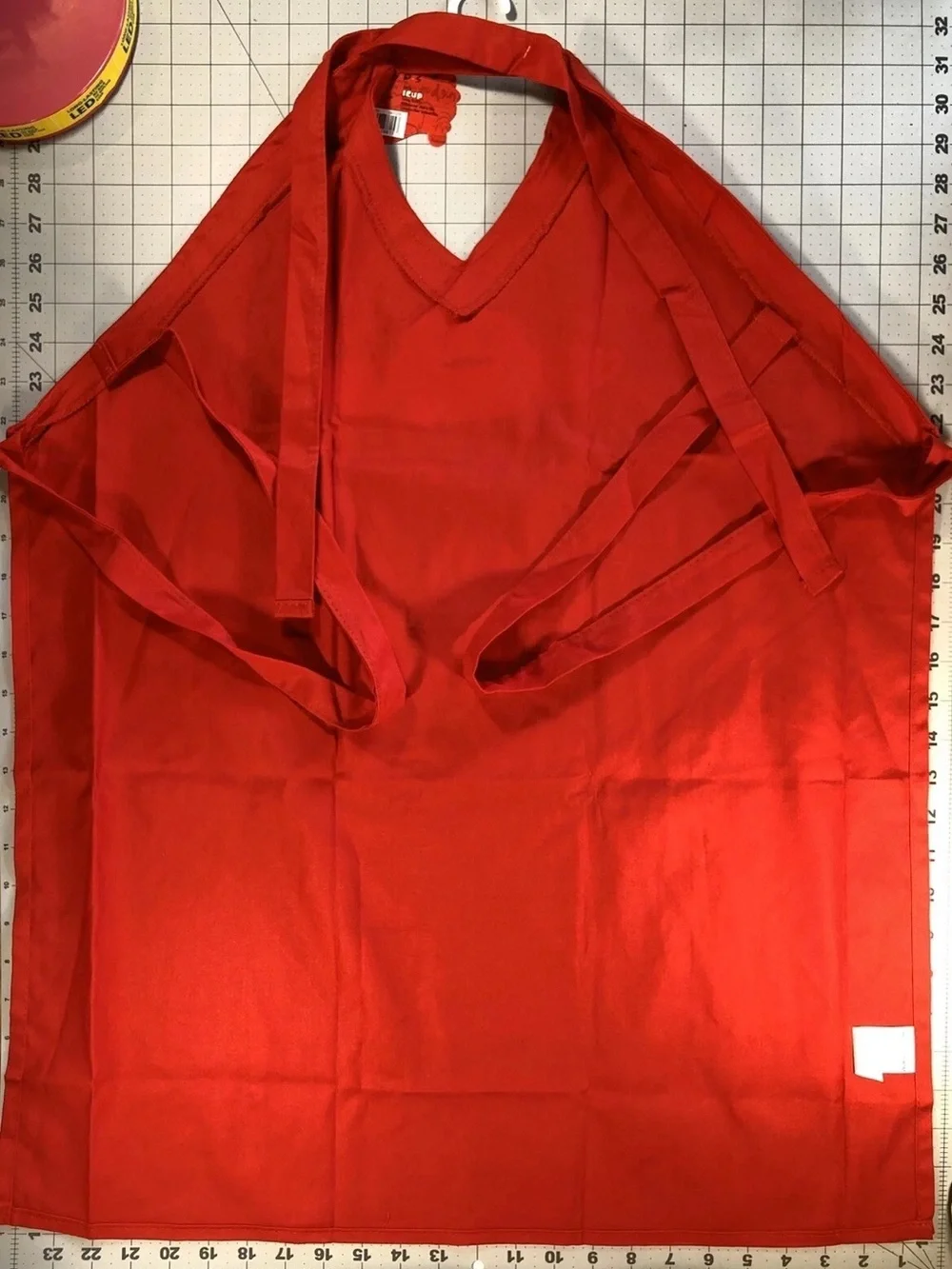 Central Perk Cafe Red V-Neck Apron Friends TV Show One Size Fits Most NEW NWT